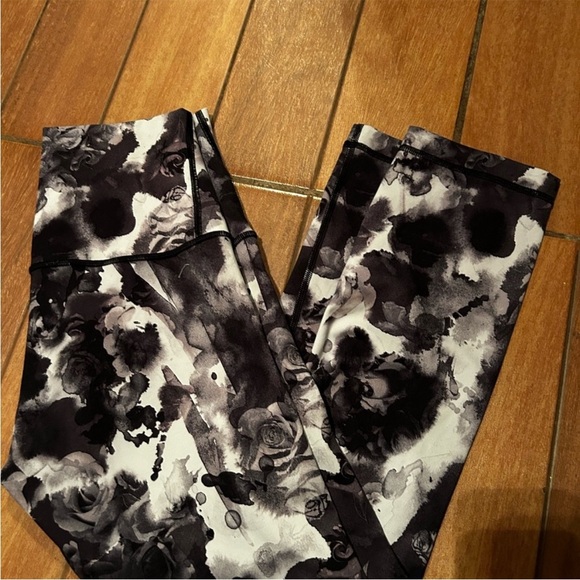 Lululemon Athletica Floral Black and Gray Leggings - Picture 5 of 6